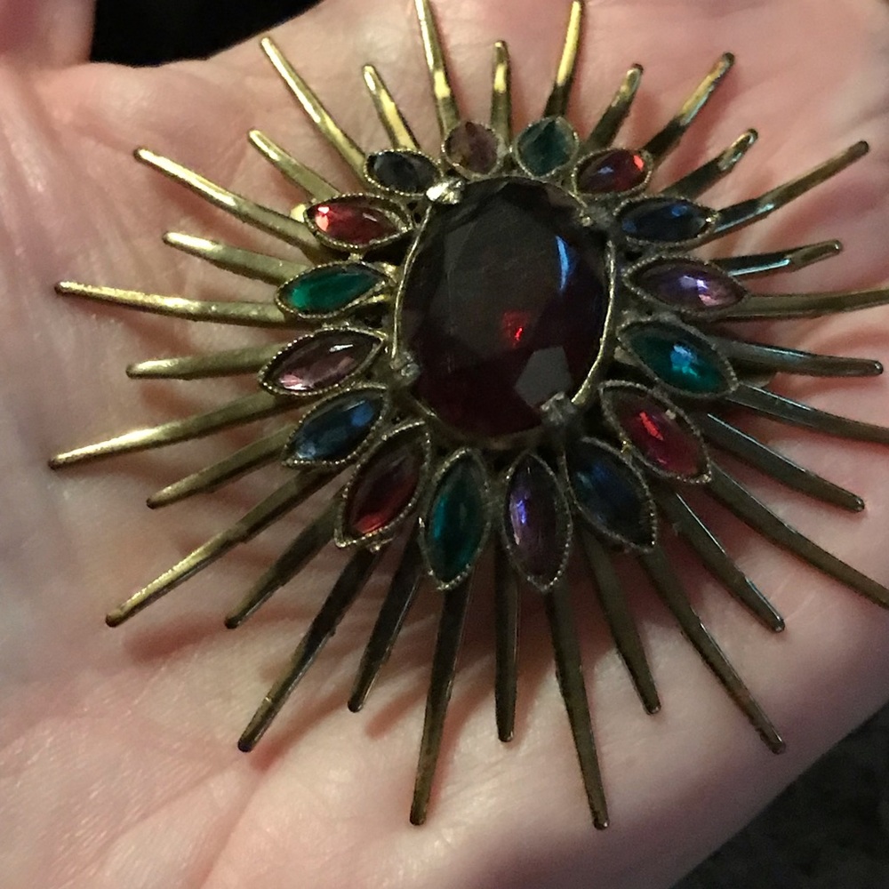 Vintage gold tone starburst brooch